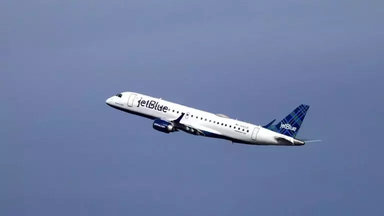 Save money on fall airfare this week with these JetBlue, Southwest sales