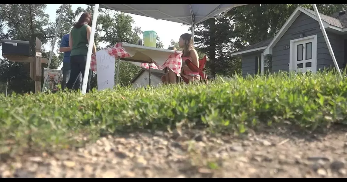 Clear Lake kids raise money for flood relief with lemonade stand