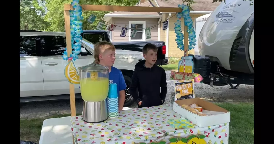 Brownsburg brothers hold annual lemonade stand to raise money for police, fire department