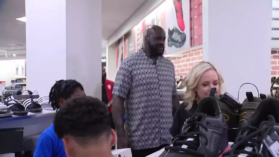 Shaq takes 20 North Texas kids on 0 back-to-school shopping sprees at JCPenney