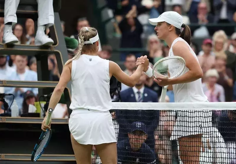 Tennis-Top seed Swiatek dumped out of Wimbledon by Putintseva