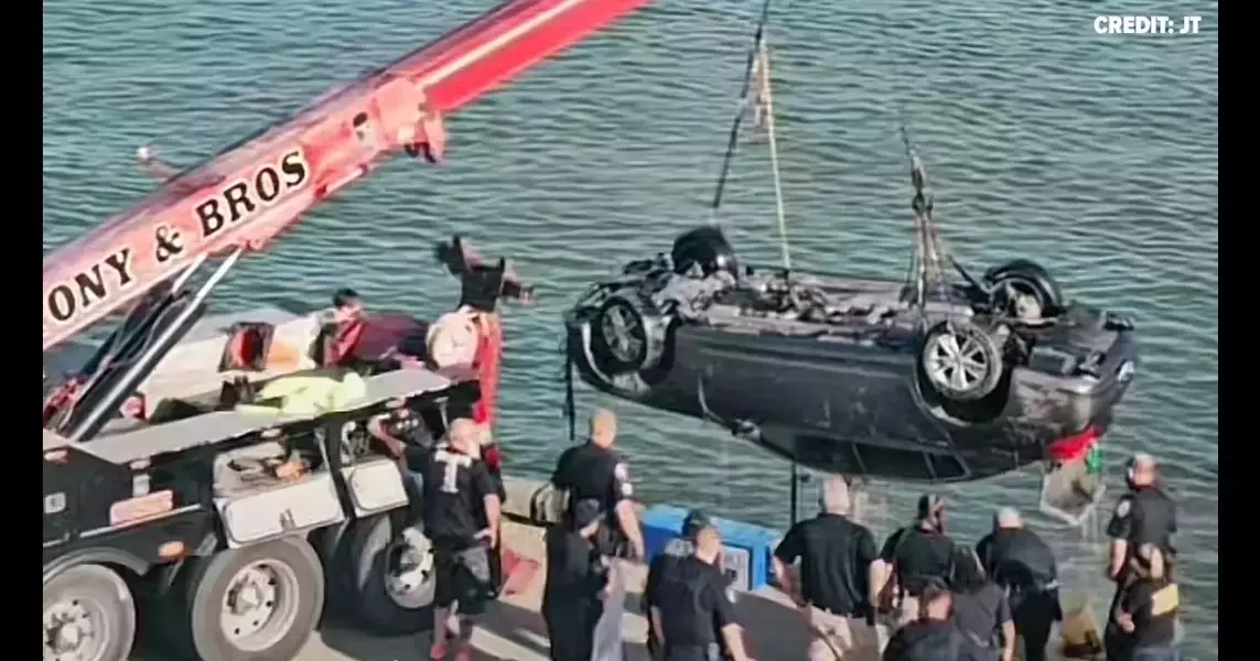 Galveston police: Vehicle drives off Pier 21 with four people inside | Dive teams searching water