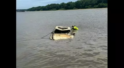 Stolen car pulled from Illinois River