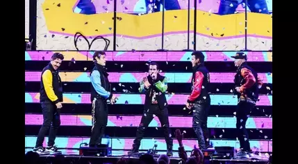 Photos: New Kids On the Block bring the ‘90s, and a whole lot of neon, to Tampa