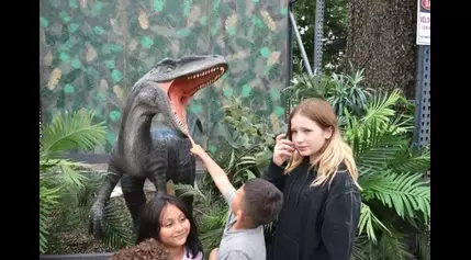 Kids meet dinosaurs