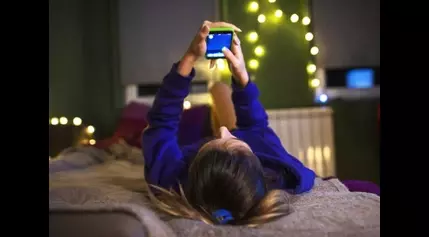 Tweens, screens and sleep: How parents can help kids get their zzzzz’s