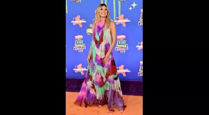 Heidi Klum Wears an Explosion of Color at the Kids Choice Awards