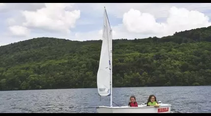 Sailing club teaches kids the ropes