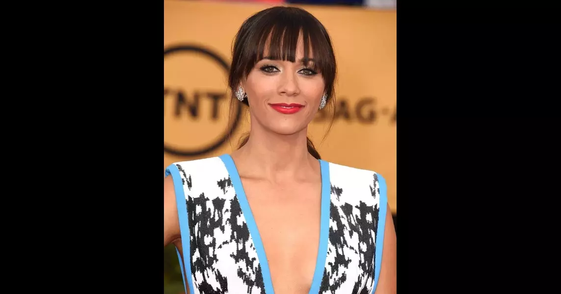 Rashida Jones Admits She Was ‘A Little Grumpy’ In That Viral Red Carpet Interview Moment When A Reporter Said She Looked ‘Tan’