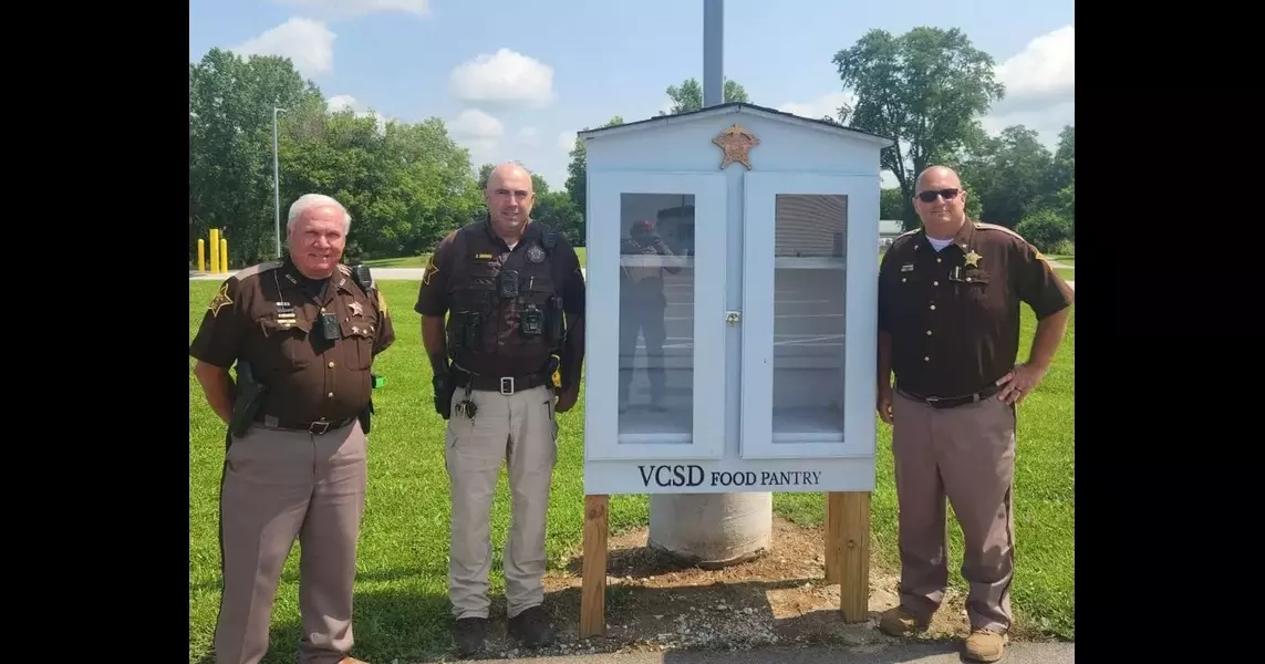 Vermillion County Sheriff installs outdoor food pantry box