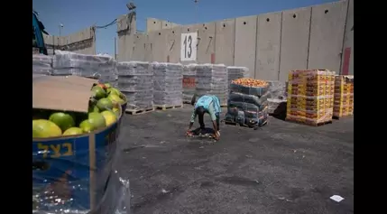 Food aid is piling up inside Gaza. Here’s why it’s not reaching those in need