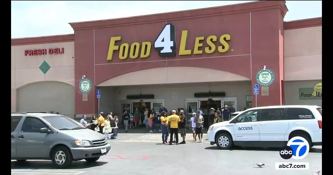 Food 4 Less workers ratify new labor deal with grocer