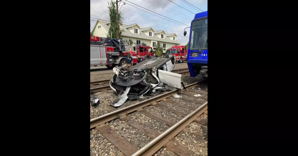 Driver seriously hurt in crash between car, TriMet MAX train in NE Portland