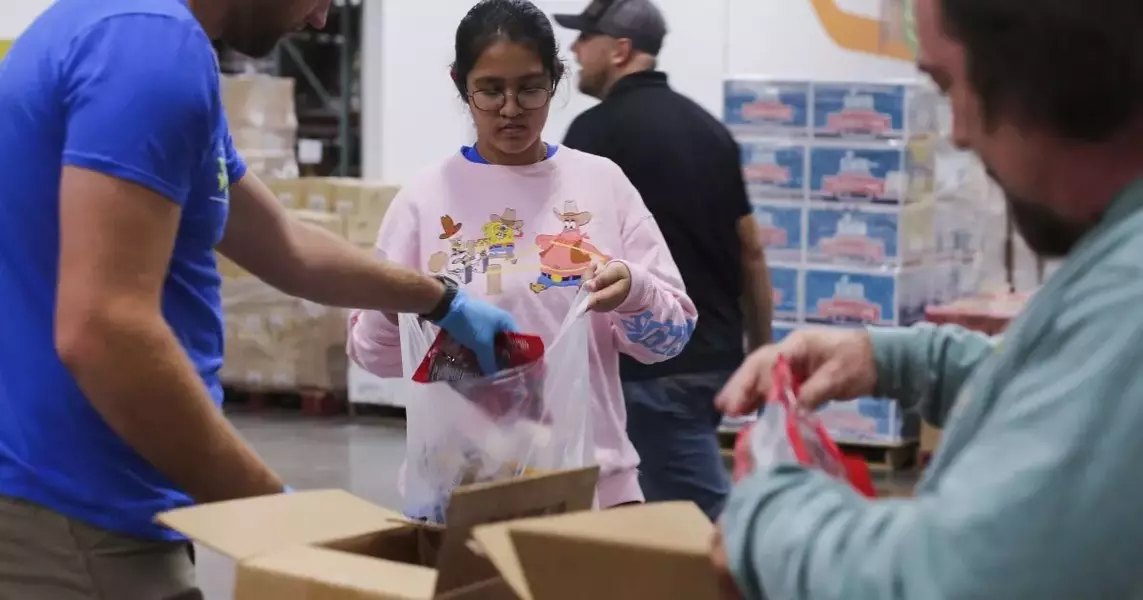 School districts, food banks pitch in to provide meals to children during summer months