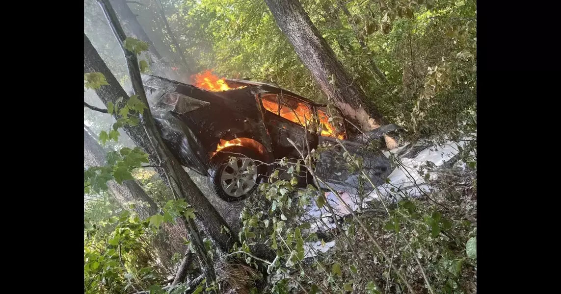 HFD, state troopers respond to fiery car crash on I-495