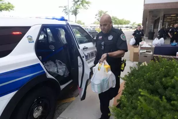 Buffalo Grove PD held food, toiletry drive at Jewel store to help area food pantries meet demand