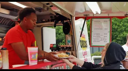 Three Rivers Festival attendees satisfy food cravings at spacious Junk Food Alley