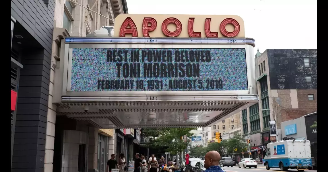 In a rare move, Harlem’s Apollo Theater named Kennedy Center Honors recipient