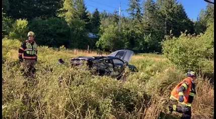 5-car crash in Renton injures 3, starts brush fire