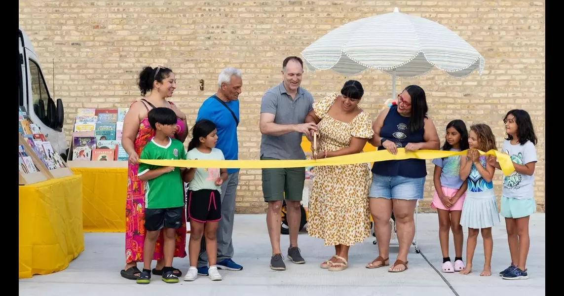 Bilingual Bookstore for Kids Hits the Road as Chicago Family Seeks to