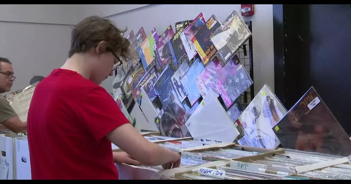 Music lovers gather once again at South Bend Record Show