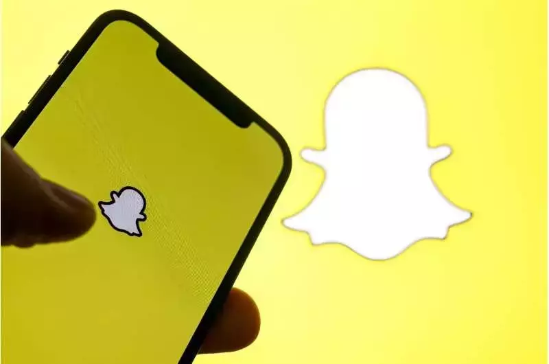 Snapchat gains users but continues to lose money