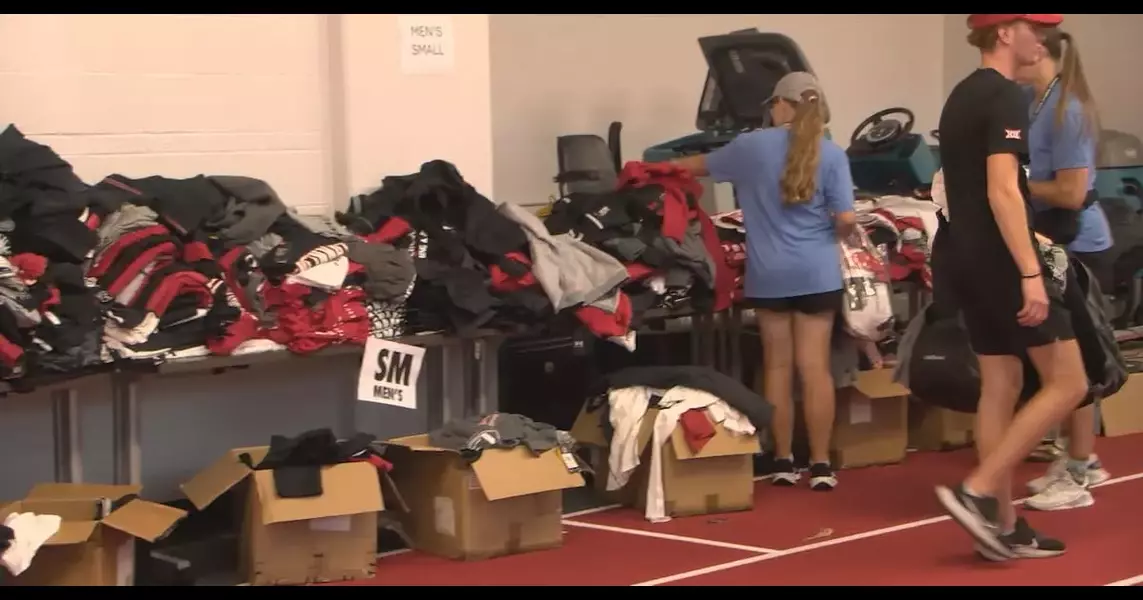 UC athletes, Cincy Reigns host surplus sale, canned food drive to benefit local profit