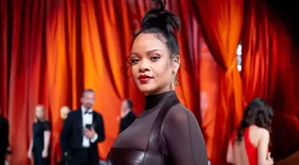 Rihanna Steals The Show At New York Fashion Week To Praise Fenty Beauty’s Creative Director