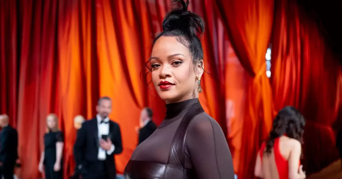 Rihanna Steals The Show At New York Fashion Week To Praise Fenty Beauty’s Creative Director