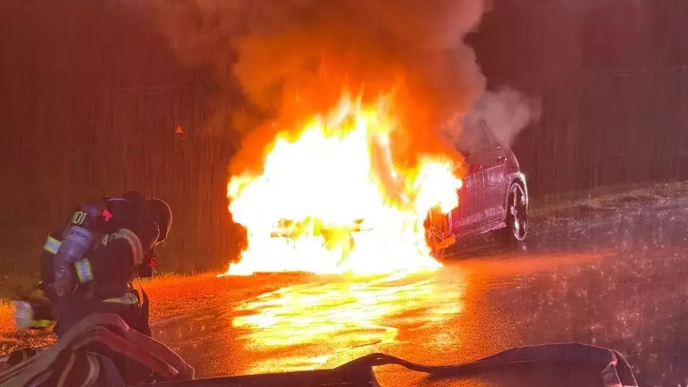 Rain aids firefighters in extinguishing Cumberland car fire