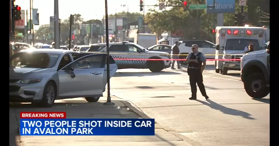 Chicago shooting: 2 shot in head, critically injured inside vehicle in Calumet Heights, police say