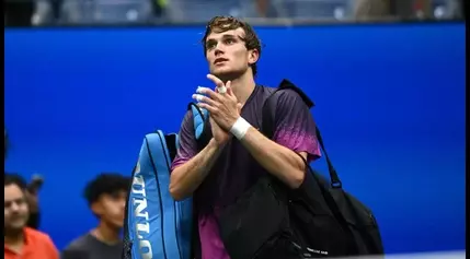 British tennis star Jack Draper vomits during dramatic US Open semifinal loss, Jannik Sinner advances