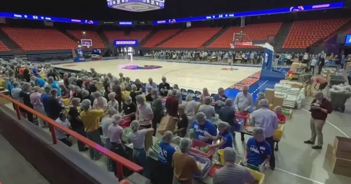 BSU students pack 100,000 meals for food insecure Idahoans