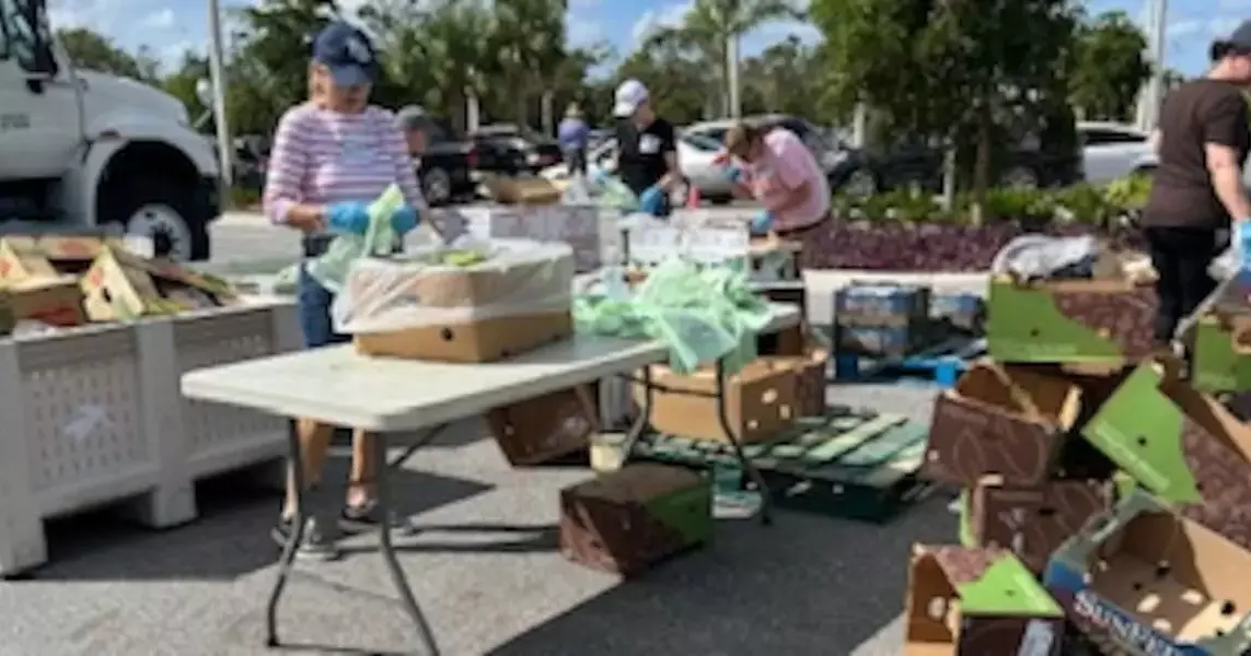 Jewish Federation Food Drive  Draws Hundreds