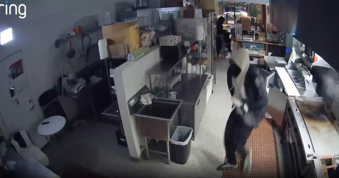 Daring Burglars Infiltrate Chicago Eatery, Leaving Owners Reeling