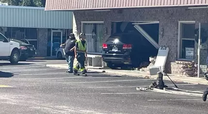 Car crashes into a West Ashley restaurant