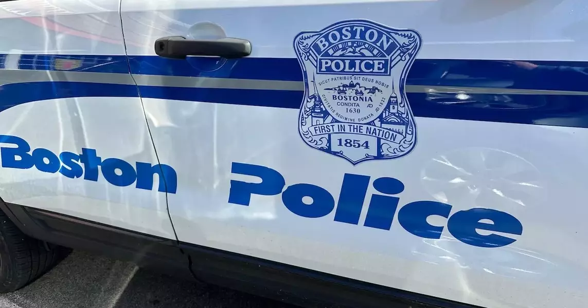 Man arrested after police find nearly 0,000 in fraudulent checks in his car, Boston police say