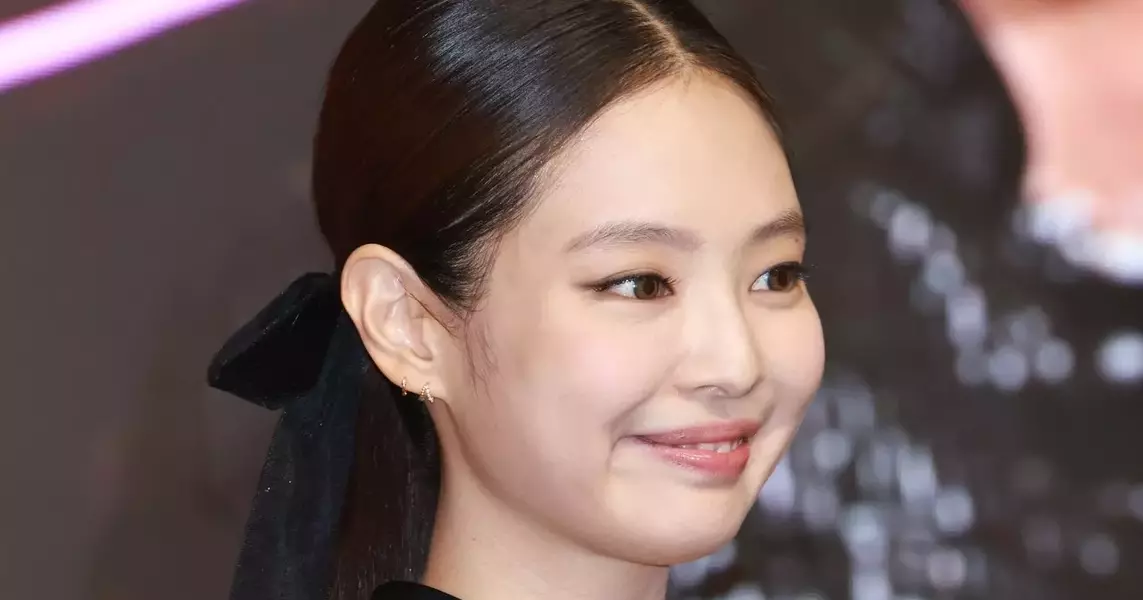 Jennie Serves Up a Dramatic Hair Transformation at PFW