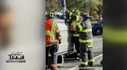 Several witnesses run to help woman trapped in car after Chelmsford rollover crash – Boston News, Weather, Sports