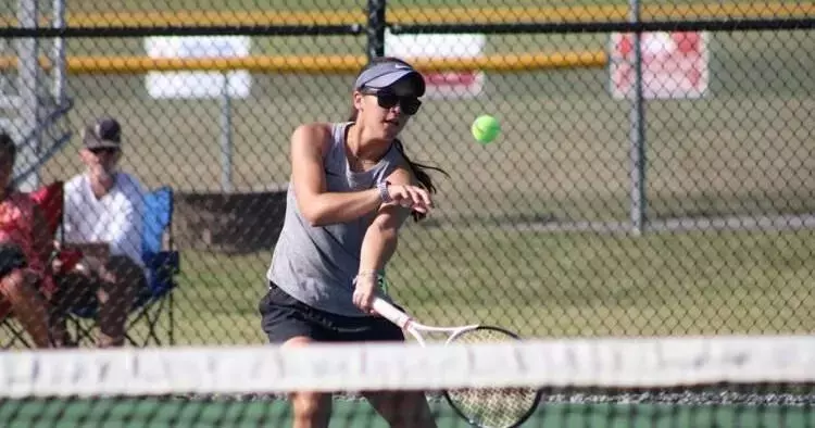 Carbondale High School Senior Eislee Moore Triumphs in Consolation Bracket Semifinals