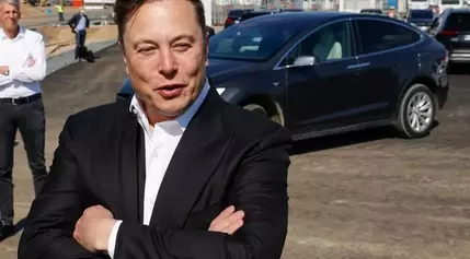 Elon Musk says the Tesla Roadster is still delayed with no release in sight—but now he’s talking about making Peter Thiel’s flying car a reality