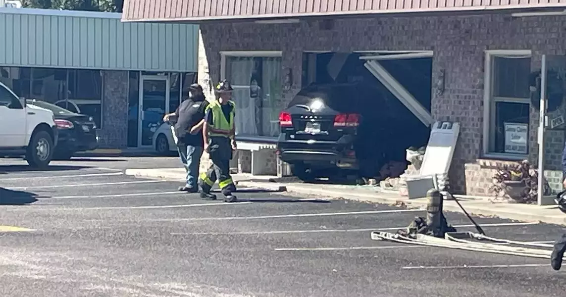 Car crashes into a West Ashley restaurant