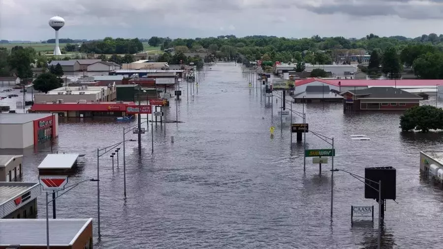 Okoboji marina raises money for Spencer flood relief