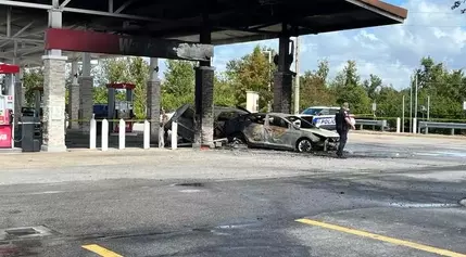 Car crashes into Orlando gas station pumps, 1 person seriously hurt, firefights say