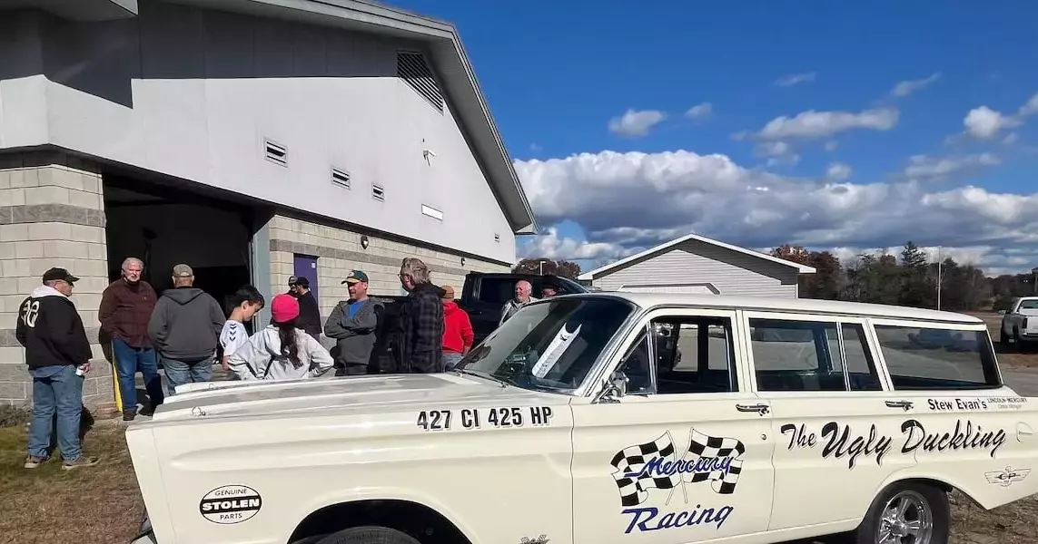 Revving Up for the Final Showcase: Gladstone High School's Classic Car Show Captivates the Community