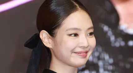 Jennie Serves Up a Dramatic Hair Transformation at PFW