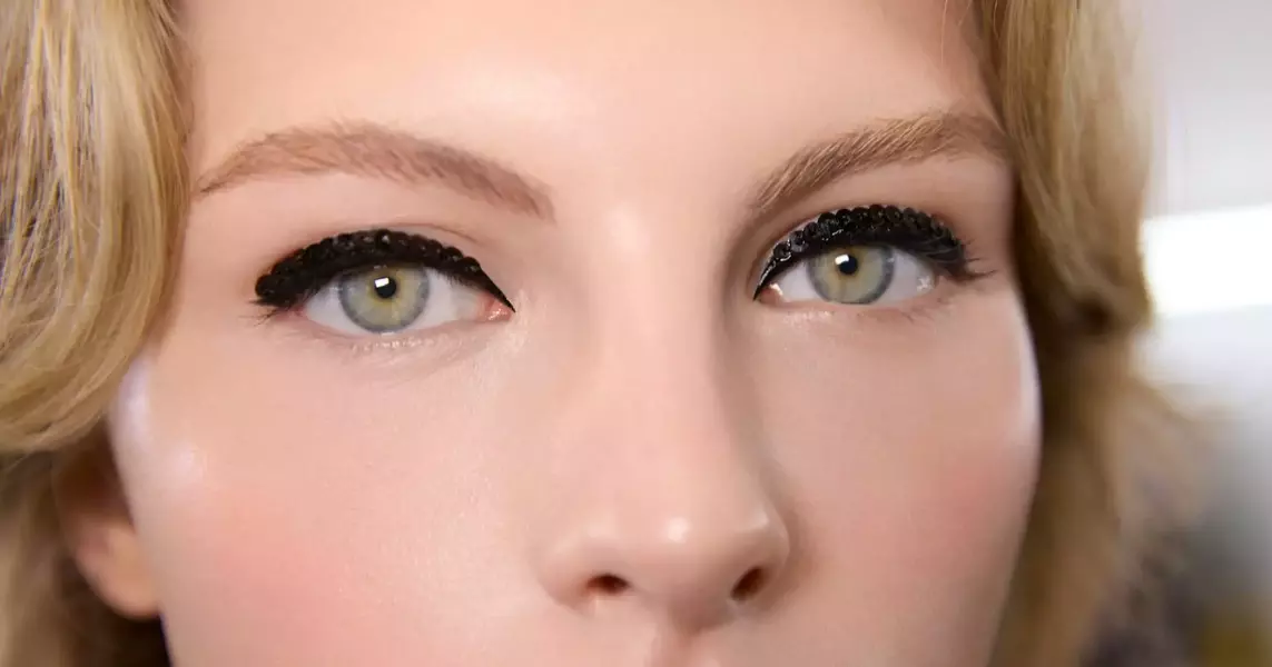 Chanel’s Sequined Eyeliner Look From Paris Fashion Week Is Perfect For The Holidays