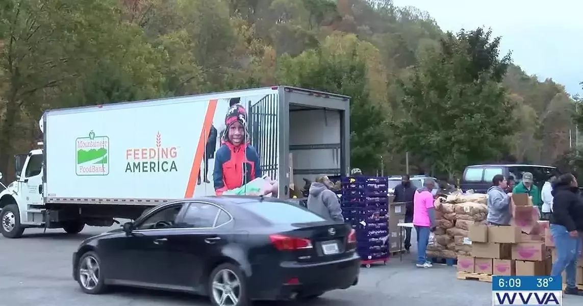 Mountaineer Food Bank brings mobile pantry to Mercer Co. with help from local nonprofit