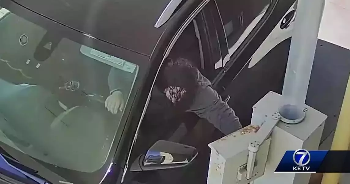 Thief on the Loose: Omaha Car Break-in Incident