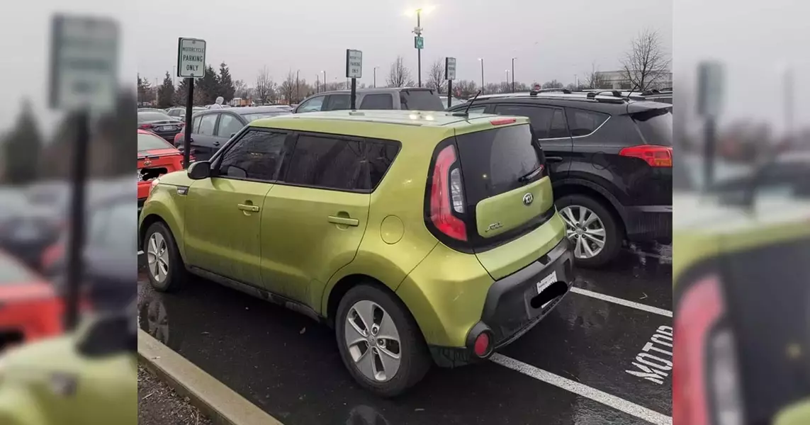 The Perplexing Kia Soul: A Tale of Misplaced Parking and Motorcyclist Frustration